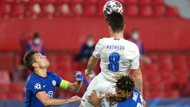 FOTO: Kalah 0-1 dari Porto, Chelsea Tetap Raih Tiket ke Semifinal Liga Champions - Matheus Uribe; Cesar Azpilicueta; Reece James