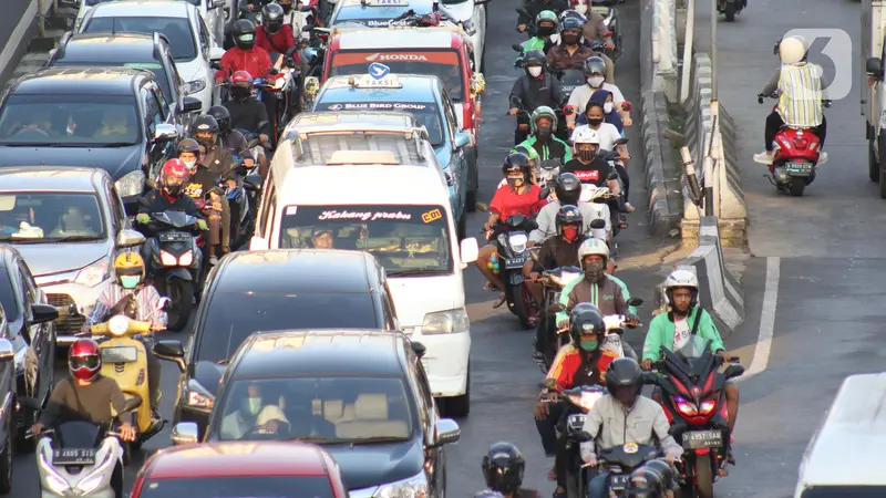 FOTO: PSBB di Jakarta, Sebagian Ruas Jalan Tetap Macet
