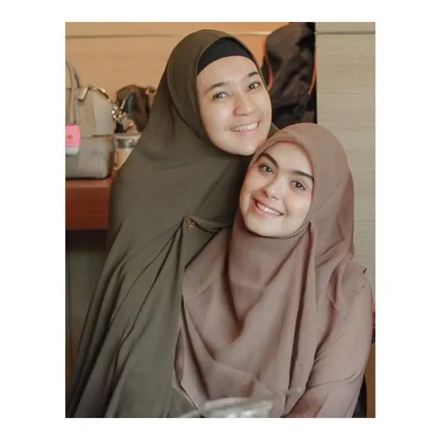 Sama-Sama Putuskan Hijrah, 6 Potret Persahabatan Artis Berhijab Ini Tuai Pujian