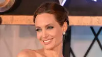 Angelina Jolie Ajari Anaknya Makan Tarantula dan Kalajengking