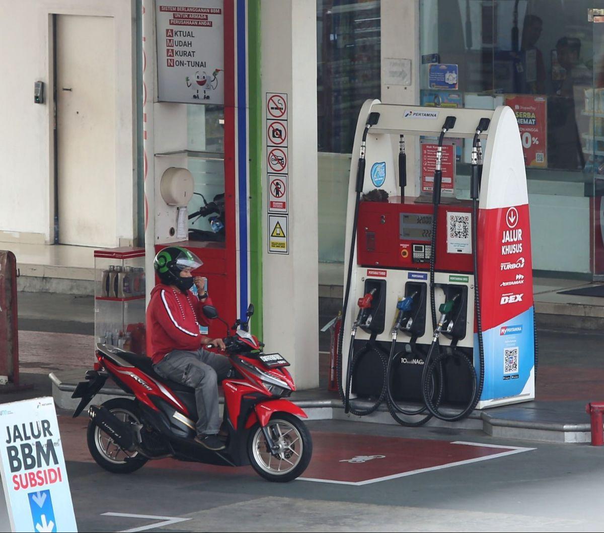 Pengumuman disampaikan oleh VP Corporate Communication PT Pertamina, Fadjar Djoko Santoso, yang menjelaskan bahwa saat ini pihaknya tengah melakukan pendalaman dan pencarian terhadap bahan campuran yang bakal digunakan untuk menghasilkan BBM dengan spesif