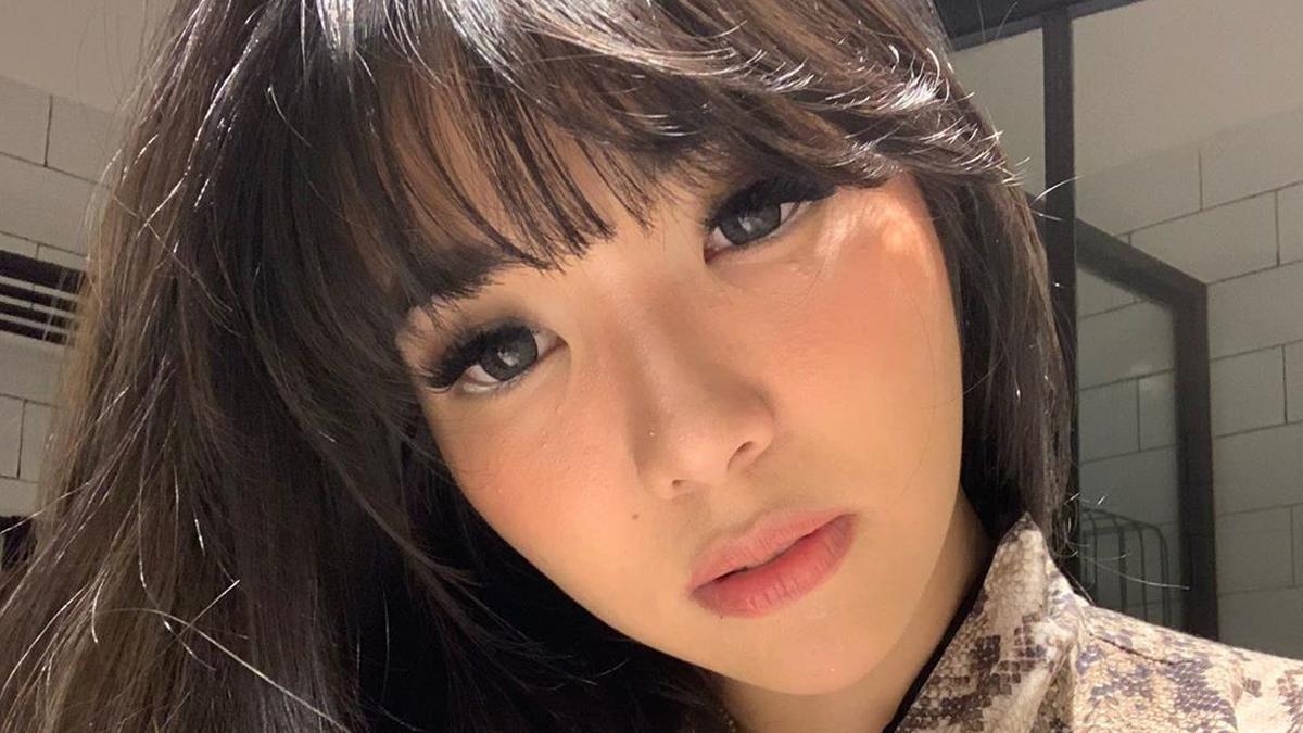 Gisella Anastasia Unggah Potret Jalan-Jalan di Pantai, Tato di Paha ...