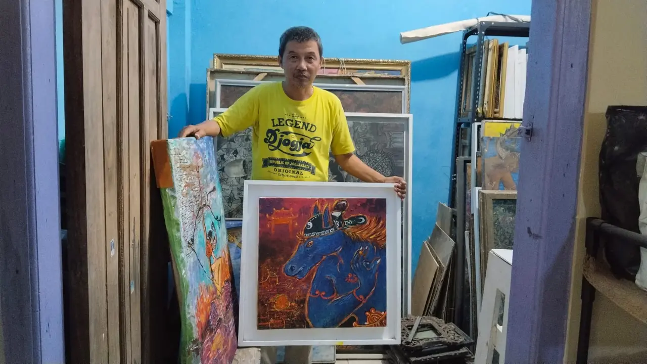 Agus Nuryanto (55), pelukis wayang jewer (Liputan6.com/Shani Rasyid)
