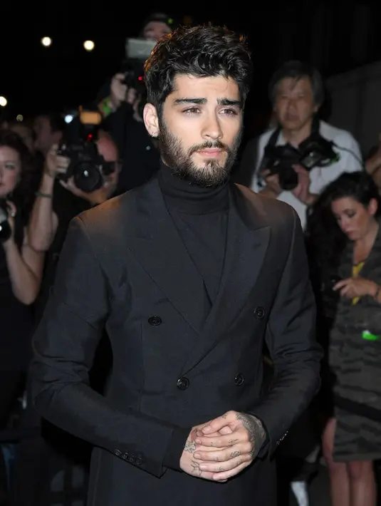 Tidak hadir di lokasi berlangsungnya acara, Zayn mendapat pemberitahuan bahwa dirinya menang dalam sebuah kategori. Untuk itu ia berterima kasih kepada semua pihak lewat video, namun ada hal yang mengejutkan. (AFP/Bintang.com)