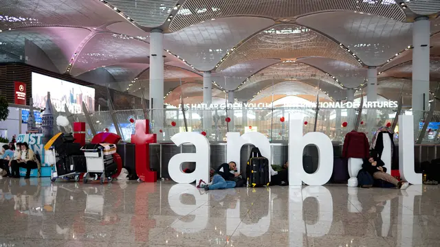 Penumpang Terdampar di Bandara Istanbul