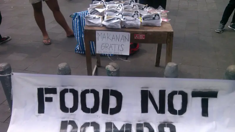 Buruh Yogya Dapat Nasi Bungkus Food Not Bombs