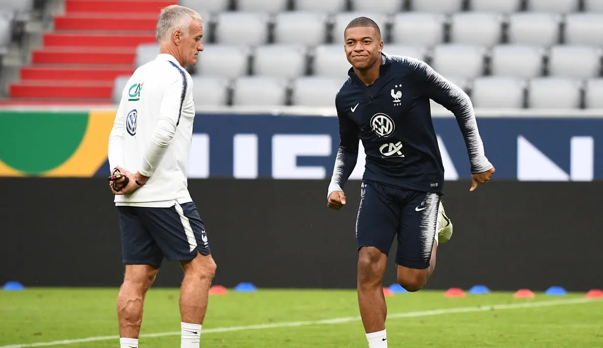 Penyerang Prancis, Kylian Mbappe, saat melakukan sesi latihan jelang laga UEFA Nations League di Munich, Jerman, Rabu (5/9/2018). Prancis akan berhadapan dengan Jerman. (AFP/Franck Fife)