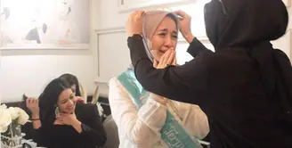 Sedikit demi sedikit kabar kapan pernikahan Laudya Cynthia Bella mulai terkuak. Kabar terbaru, Bella yang akan dinikahi oleh duda satu anak asal Malaysia, Engku Emran itu akan menikah pada minggu ini. (Instagram/zaskiasungkar15)