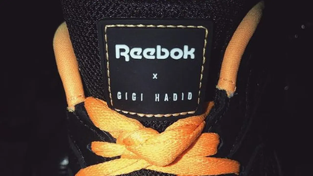 Gigi Hadid Rancang Sneakers Bernuansa Retro