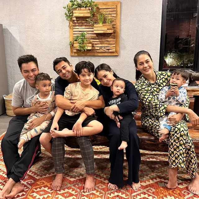 [Fimela] Raffi Ahmad dan Baim Wong
