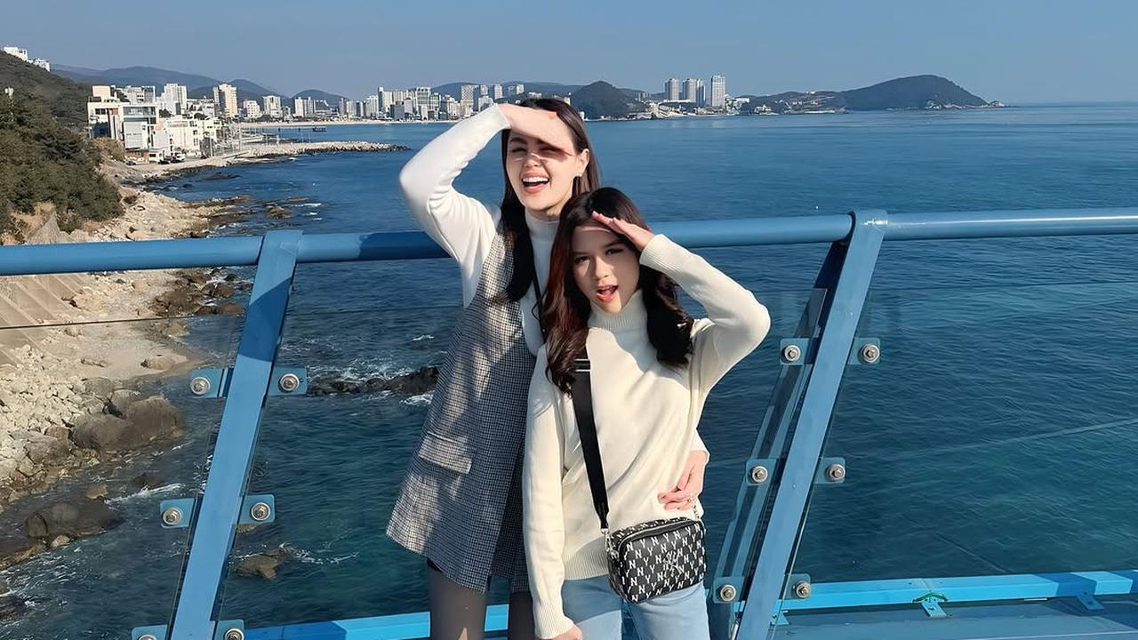Potret Jennifer Dunn dan Faisal Haris Ajak Dua Anaknya Liburan di Korea