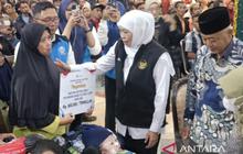 Khofifah Salurkan Bantuan Sosial Khofifah Senilai Rp7 Miliar Lebih untuk Ribuan Warga Malang