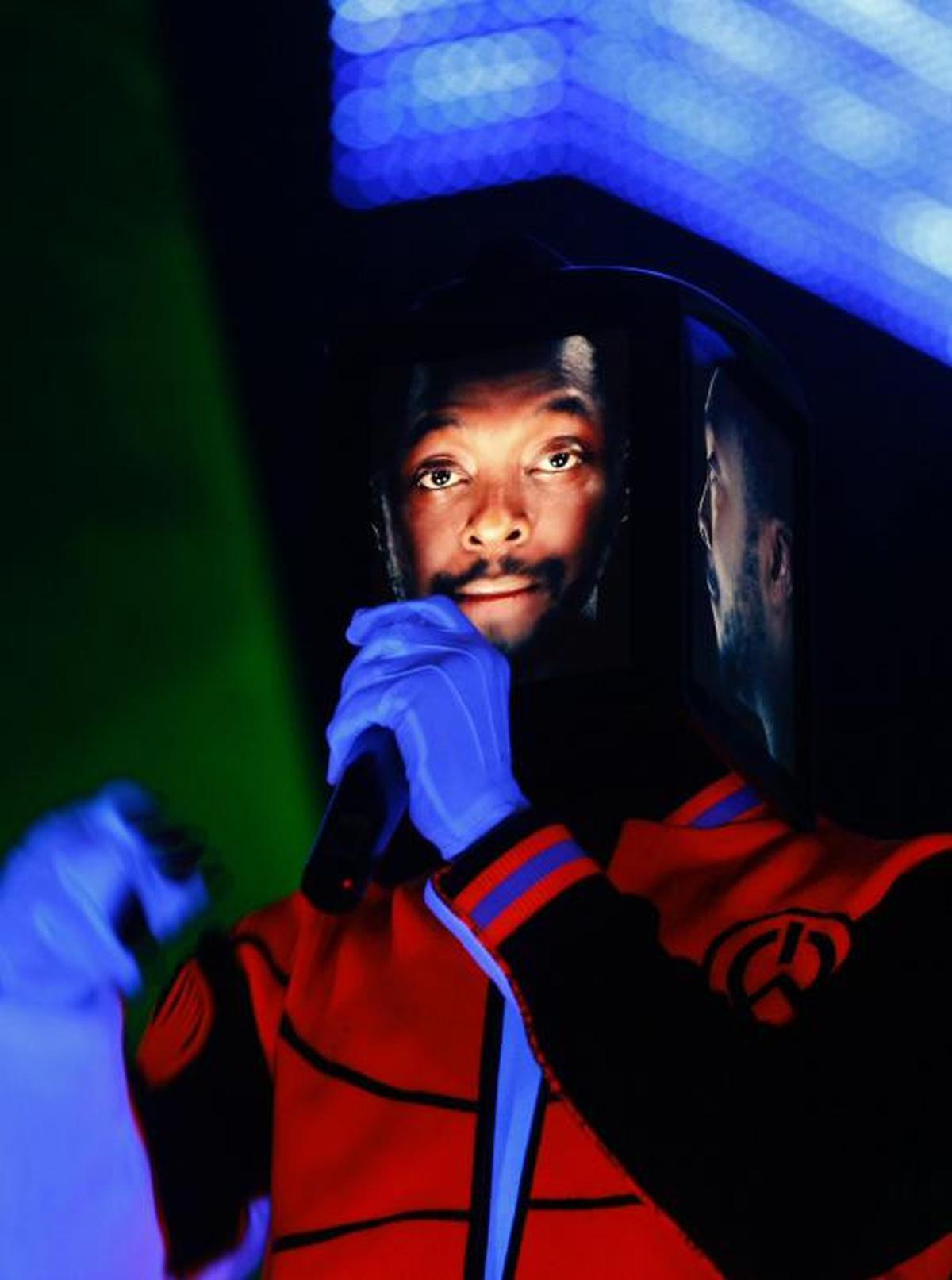 Will.I.am sulap iPad jadi topeng hidup