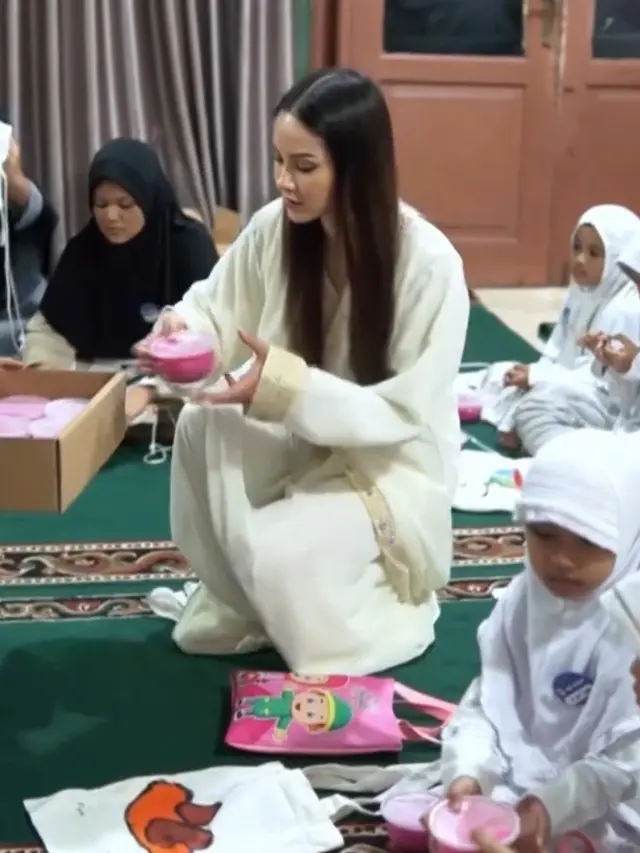 Alyssa Daguise Rayakan Ulang Tahun di Panti Asuhan. [@alyssadaguise]