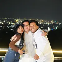 Potret kebersamaan Fuji bersama Thariq Halilintar dan dr. Oky Pratama. Foto: Instagram/dr.okypratamaa.