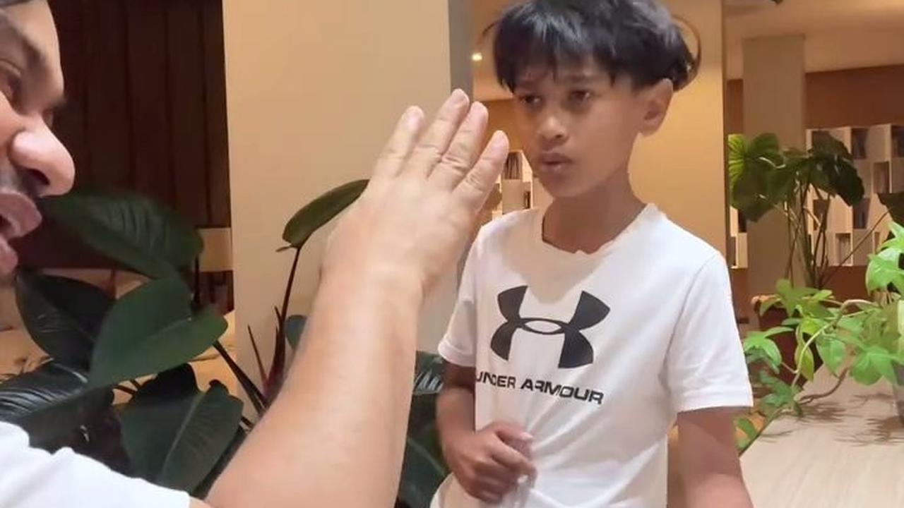 8 Potret Anak Lelaki Tompi yang Punya Suara Merdu, Begini Momen saat Berlatih Dengan Sang Ayah
