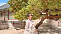 Sejak beberapa waktu lalu, setelah menyaksikan MotoGP di Mandalika, Fuji terbang ke Korea Selatan. Dalam perjalanannya ke Korea Selatan, ia banyak mengunjungi tempat-tempat seru yang ia bagikan dalam media sosial Instagramnya. (Liputan6.com/IG/@fuji_an)