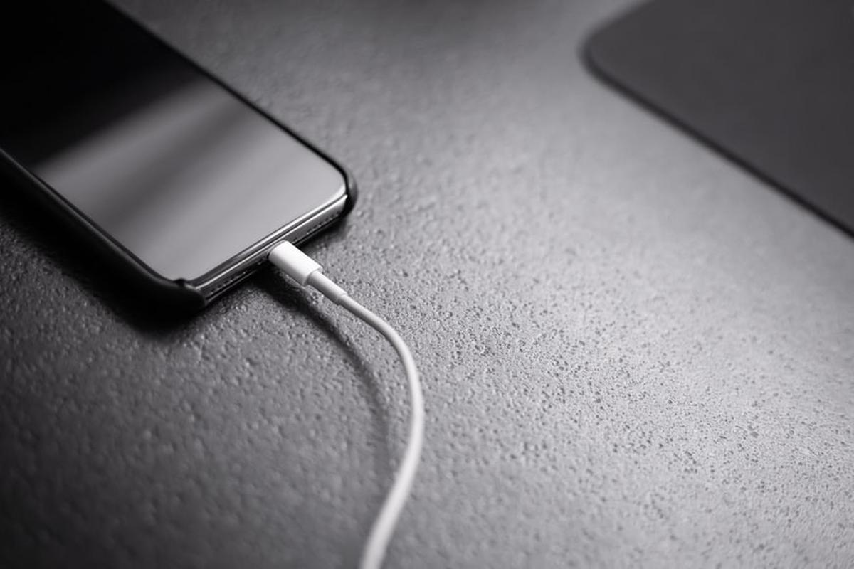 Menggunakan iPhone saat Sedang Diisi Daya