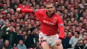 1. Eric Cantona (Manchester United) - Pemain asal Prancis ini bergabung dengan Manchester United pada akhir 1992. Eric Cantona menjadi salah satu pengguna nomor tujuh yang sukses di Manchester United dan menyumbangkan sembilan piala untuk The Red Devils. (AFP/Gerry Penny)