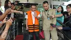 Tersangka kasus dugaan korupsi Dermaga Labuhan Haji Lombok, Ichsan Suaidi keluar dari gedung KPK usai menjalani pemeriksaan, Jakarta, Rabu (16/3/2016). Ichsan diperiksa sebagai saksi untuk tersangka Awang Lazuardi Embat. (Liputan6.com/Helmi Afandi)