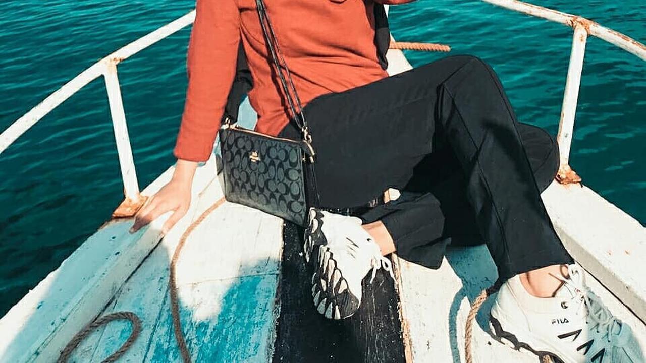 6 Inspirasi OOTD Hijab Pantai Simpel yang Nyaman dan Stylish, Cocok untuk Foto - Main Air
