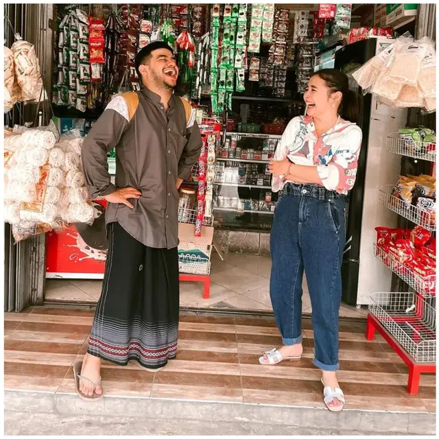 6 Potret warung sembako Fadil Jaidi yang menyatu dengan rumah, desainnya sederhana