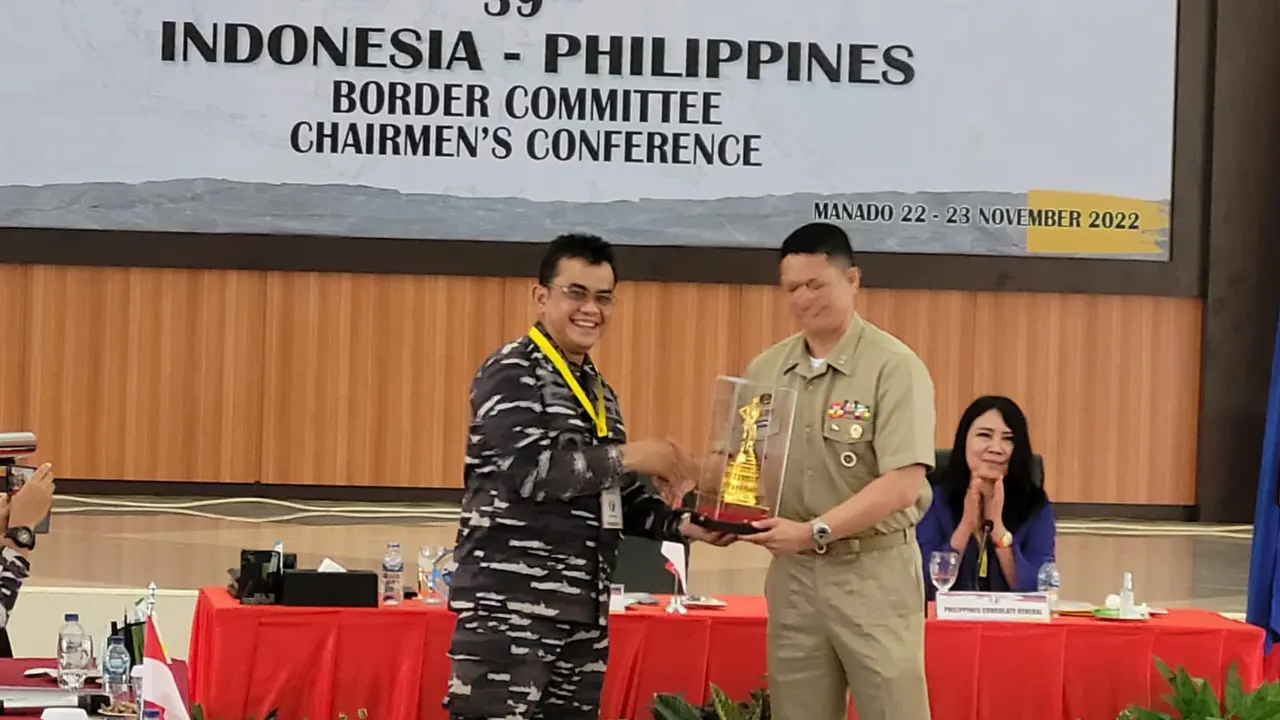 Sidang Komite Perbatasan Indonesian-Filipina di Gedung Yos Sudarso Markas Komando Pangkalan Utama TNI AL (Lantamal) VIII, Paal Dua, Manado, Sulut, Rabu (23/11/2022).