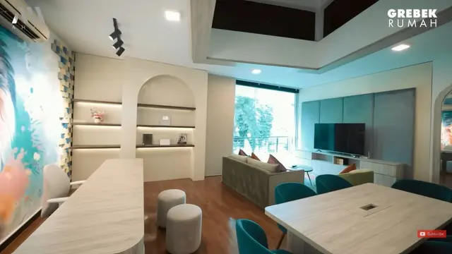 Cinta Laura tunjukkan kantor barunya (YouTube/AH)