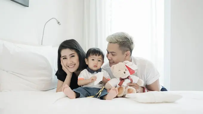 Jarang Tersorot, Ini 6 Potret Keluarga Kecil Arie Dwi Andhika dan Ardina Rasti
