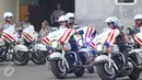 Sejumlah Polisi Wanita beraksi dengan Motor gedenya menunjukkan safety Riding yang benar dan aman saat apel di Korlantas Polri, Jakarta, Selasa (9/5). Jelang Bulan Ramadhan korlantas gelar Pasukan Operasi Patuh Jaya 2017. (Liputan6.com/Helmi Afandi)