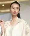 Memiliki paras yang cantik, ternyata tak mengharuskan Raline Shah untuk selalu tampil anggun di depan kamera. Mengaku bosan dan pegal terlalu sering tersenyum, Raline memilih berekspresi dengan ‘Duck Face’. (Galih W. Satria/Bintang.com)