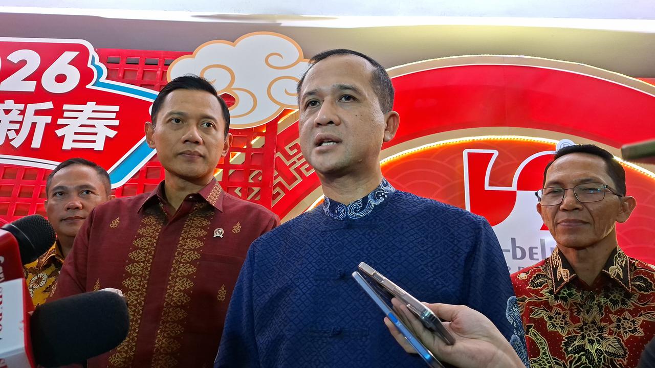 Rempang Batam Makin Damai, Mentrans Iftitah Berikan 16 Kapal Nelayan ke Warga