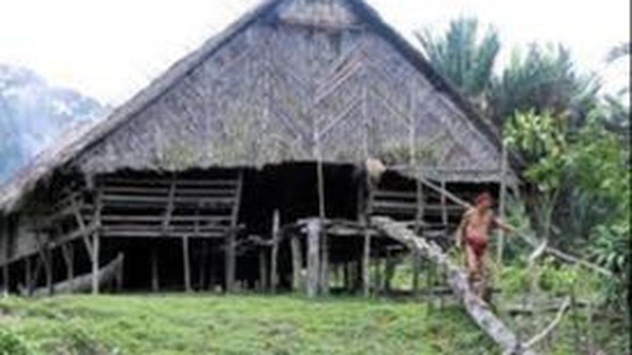 <b>Terpisah Dua Wilayah</b>
