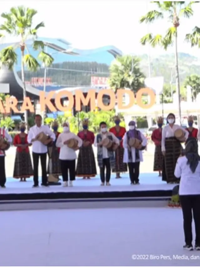 Presiden Joko widodo (Jokowi) telah meresmikan Bandara Komodo di Labuan Bajo, Nusa Tenggara Timur (NTT). Peresmian ini merupakan seremoni usai perluasan bandara yang dilakukan di bandara tersebut.