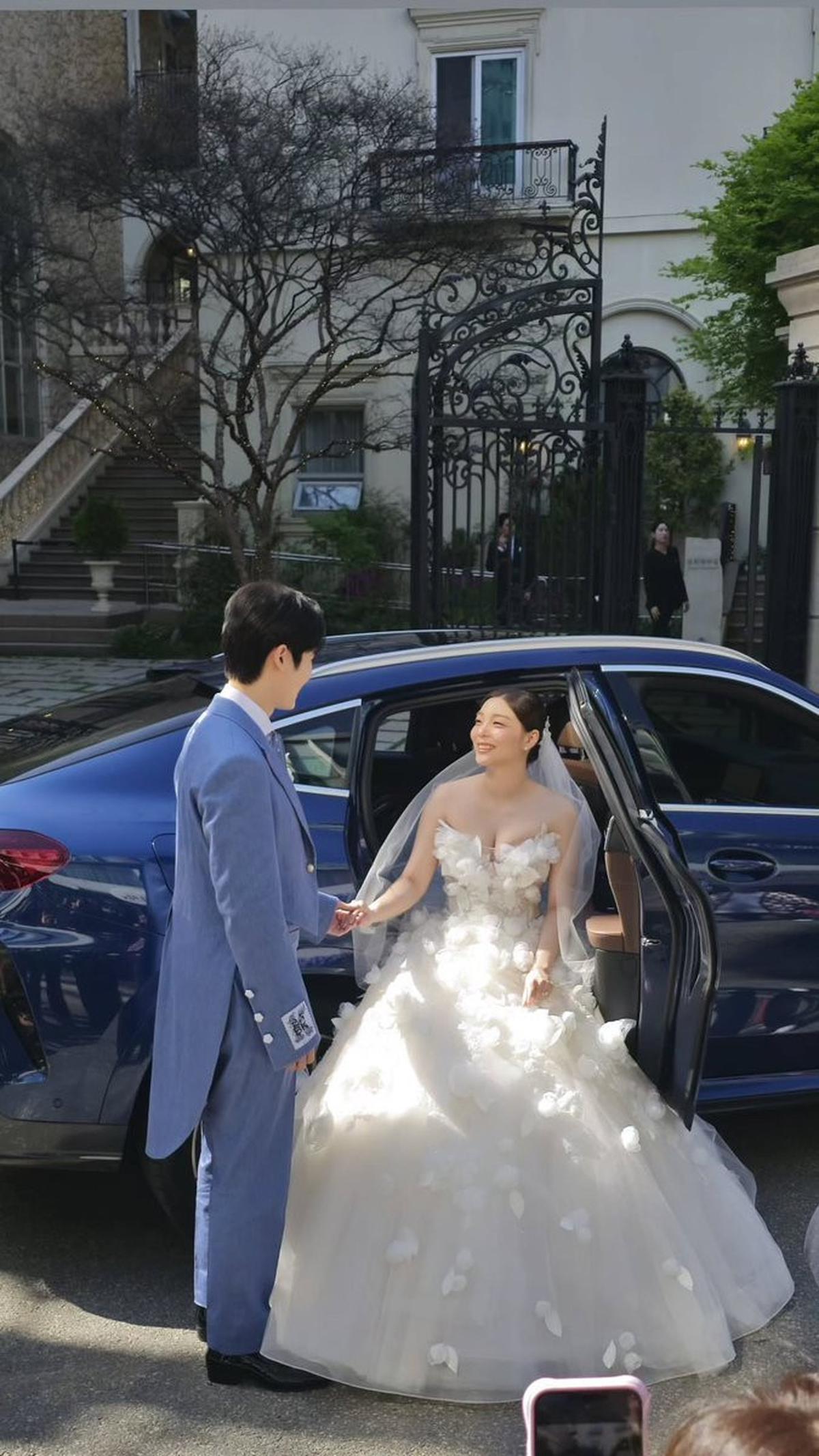 7 Potret Pernikahan Ailee dan Choi Si Hun yang Mengharukan dan Mewah