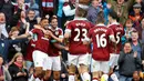 Pemain Burnley, Andre Gray, merayakan gol yang dicetaknya ke gawang Liverpool dalam lanjutan Premier League di Stadion Turf Moor, Sabtu (20/8/2016). (Action Images via Reuters/Lee Smith)