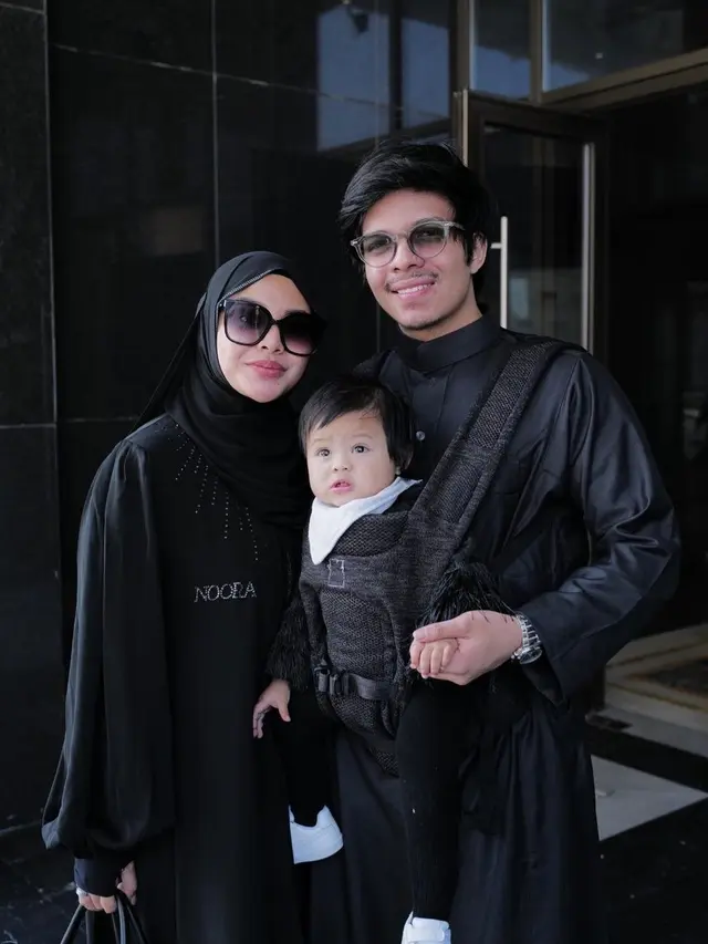Ameena Umroh bareng Atta dan Aurel