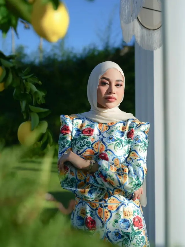 Intip Model Dress Motif Aurel Hermansyah di Pesta Ultah ke-27 di Bali, Elegan Bernuansa Italian Summer