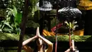 Anya Geraldine bersama sang kekasih Nadif Zahiruddin mengikuti tradisi Melukat. Anya mengungkapkan telah menemukan kedamaian dalam dirinya setelah melakukan melukat. (Instagram/anyageraldine)