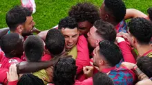 Cristiano Ronaldo dari Portugal, tengah, merayakan gol pembuka bersama rekan-rekan setimnya pada pertandingan sepak bola Piala Dunia Grup K antara Portugal dan Uzbekistan di Houston, Selasa, 23 Juni 2026. (Foto AP/Karen Warren)
