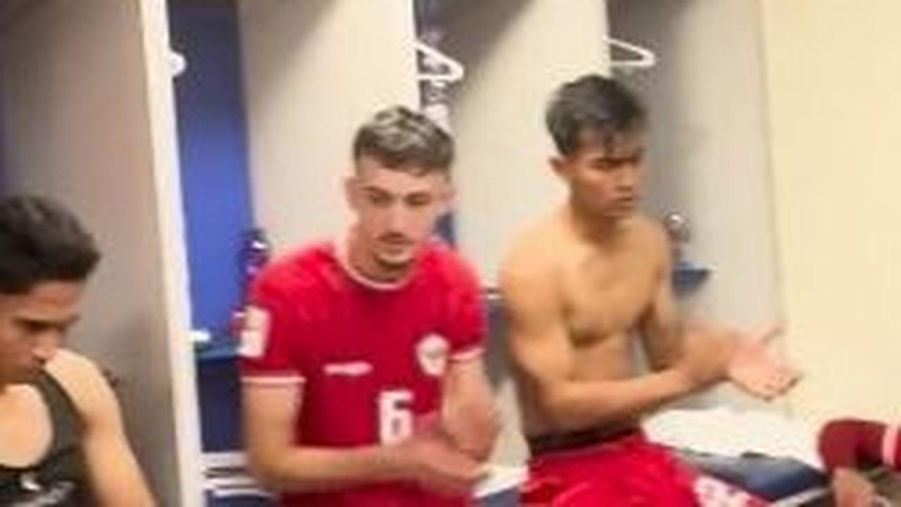 Pertanyaan Erick itupun lalu dibalas dengan jawaban kompak dari para punggawa Timnas yang bersemangat untuk berjuang kembali.