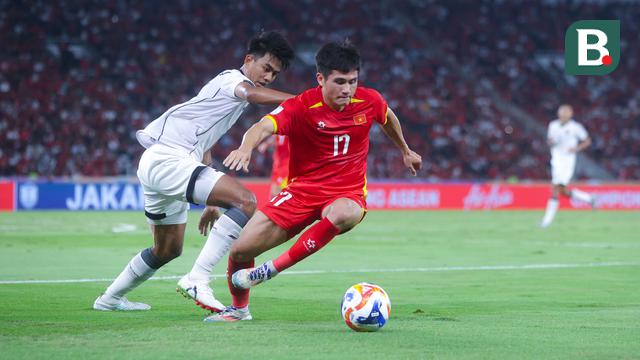  Perjuangan Bek Timnas Indonesia U-23 saat Menghalau Serangan Vietnam