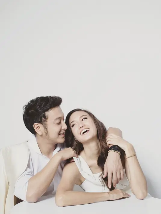 Dimas Anggara dan Nadine Chandrawinata