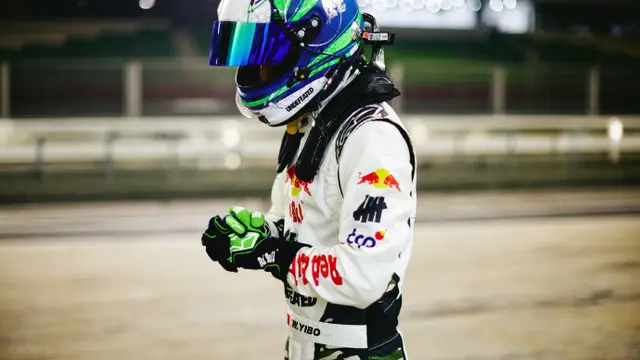 Wang Yibo di Sepang, Malaysia (credit: Weibo)