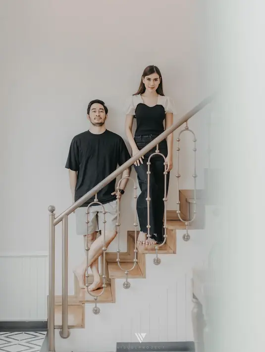 <p>OOTD dress code warna hitam (Foto: Instagram @ritchieismail)</p>