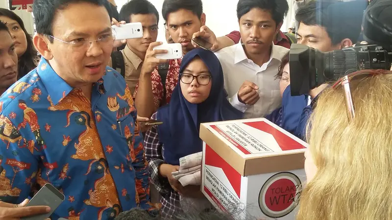 Ahok: Saya Nggak Bisa Larang Rokok