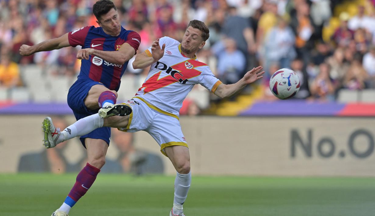 Mereka mengunci posisi runner-up Liga Spanyol 2023/024 dengan satu laga tersisa. (AP Photo/Joan Monfort)
