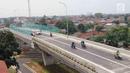 Suasana Flyover Bintaro, Jakarta, Selasa (6/3). Flyover ini sudah bisa dilintasi pengendara roda dua dan roda empat dari arah Jalan Bintaro Permai menuju Jalan Veteran, Tanah Kusir, Pondok Indah maupun arah sebaliknya. (Liputan6.com/Johan Tallo)