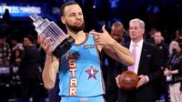 Stephen Curry menjadi MVP NBA All-Star 2025. (Bola.com/Dok.AFP/EZRA SHAW / GETTY IMAGES NORTH AMERICA / Getty Images via AFP).