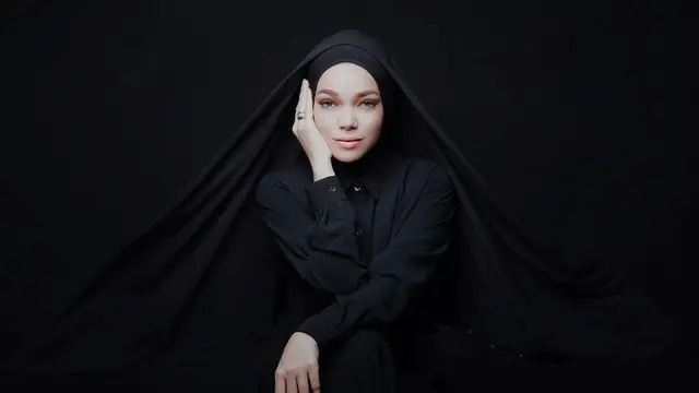 [Bintang] Hijab Dewi Sandra